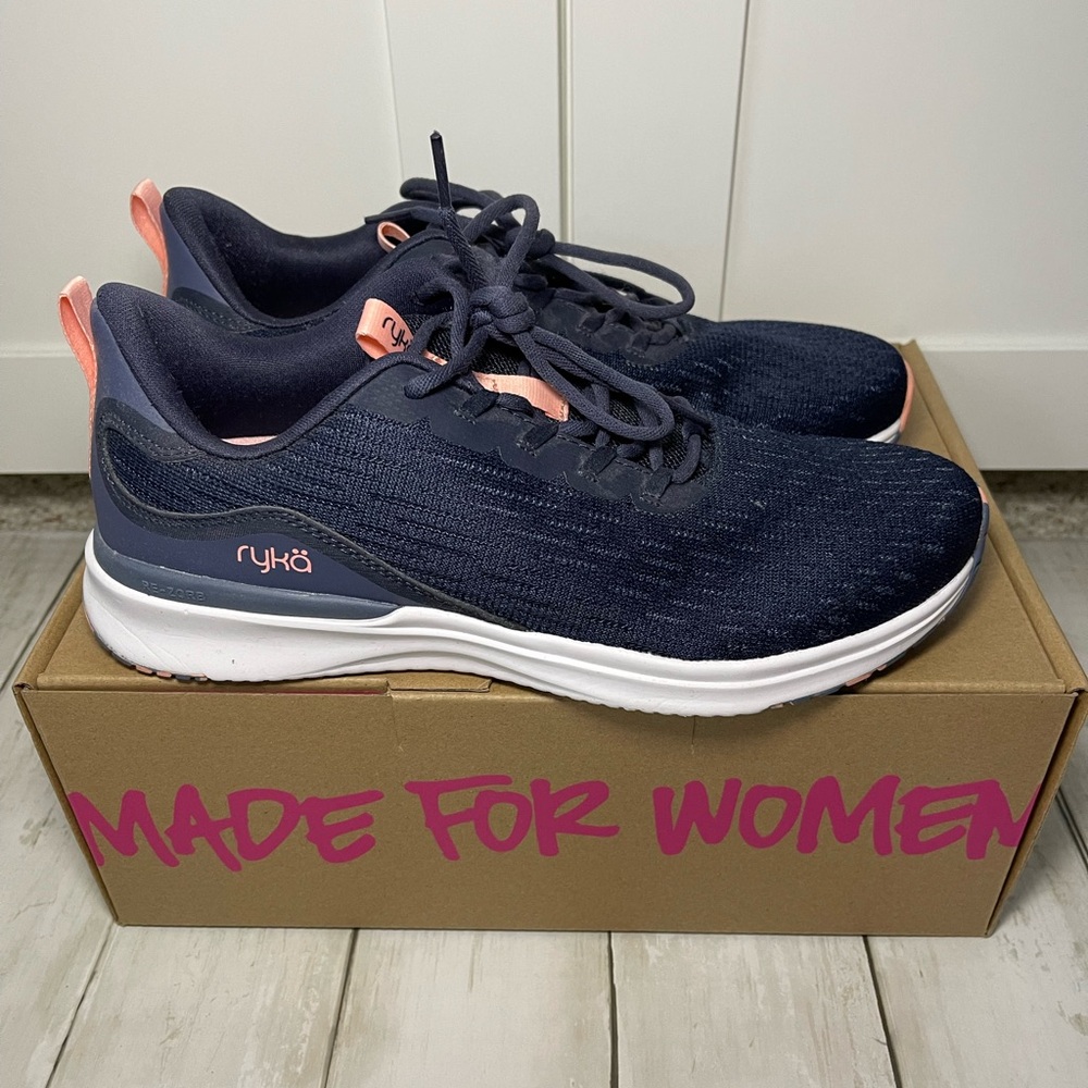 Ryka Myriad blue with pink  lightweight fabric walking sneaker SIZE 8M - used